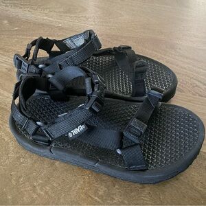TEVA Universal Approach Sandals